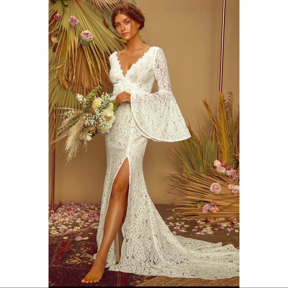 SOLD. Lulus Duchess Bell Sleeve Lace Maci Dress